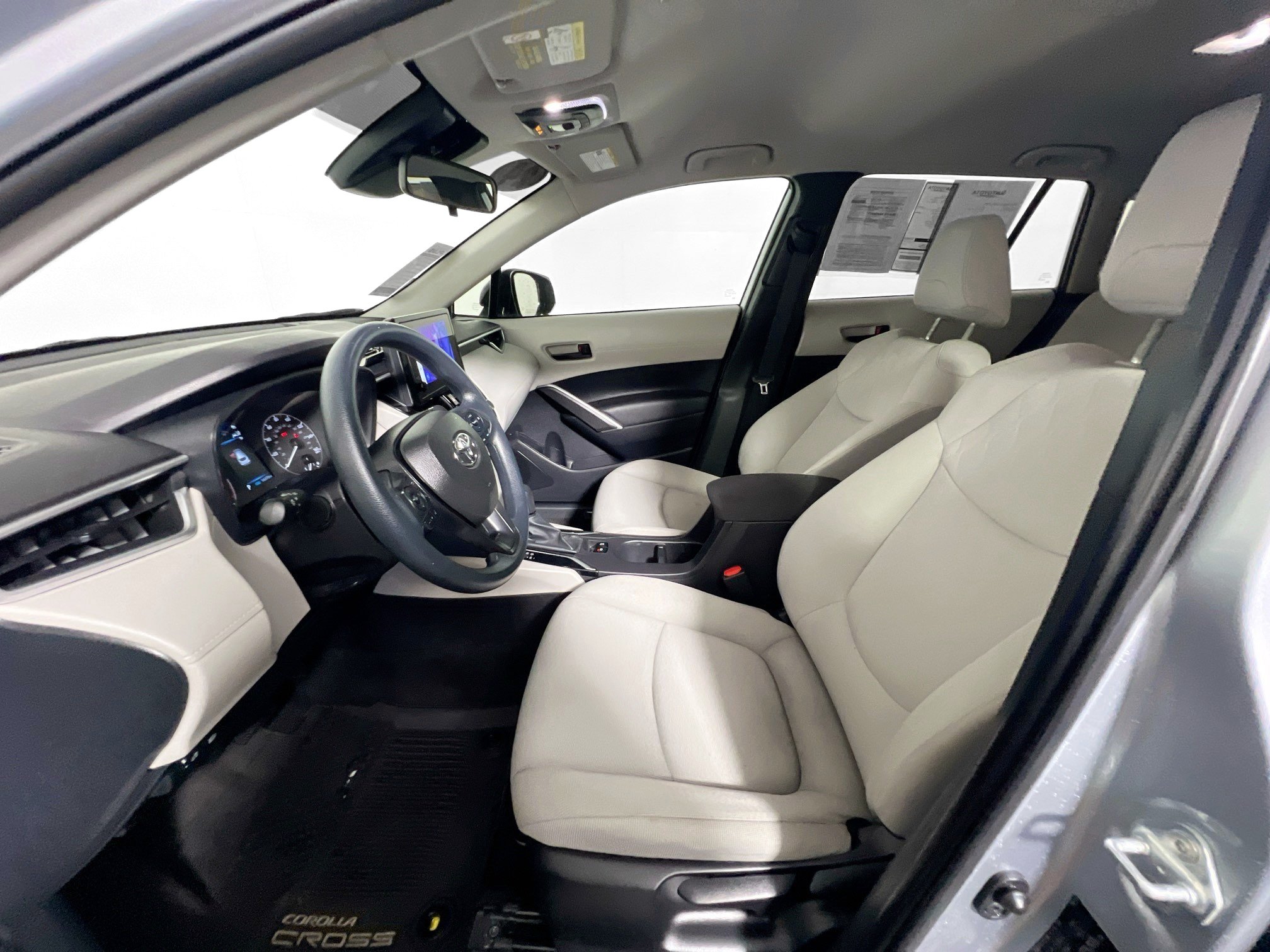 Used 2024 Toyota Corolla Cross L FWD image 14