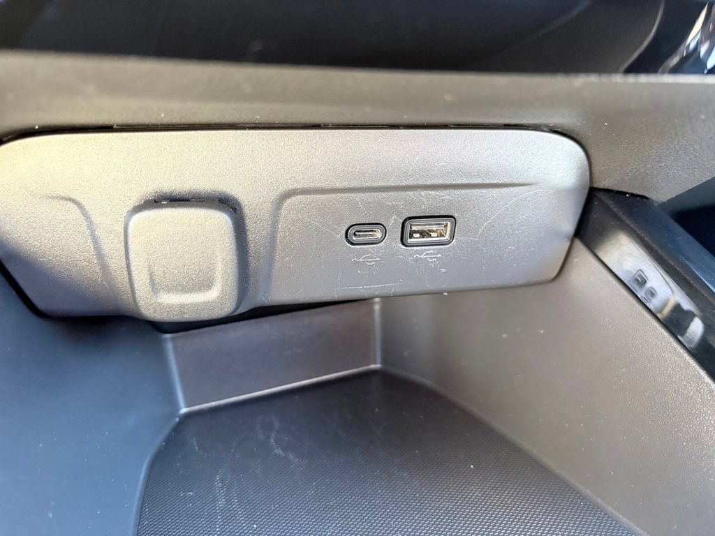 Used 2025 Chevrolet Trax LT FWD image 21