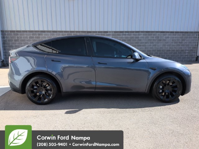 Used 2022 Tesla Model Y Long Range AWD/4WD image 2