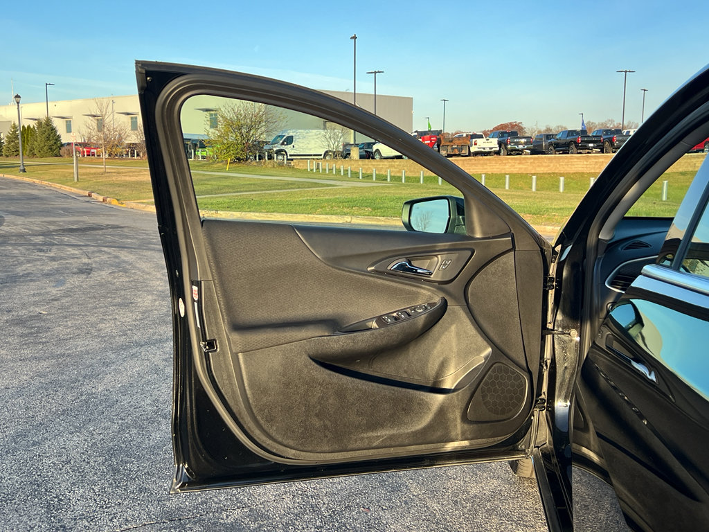 Used 2024 Chevrolet Malibu LT image 11