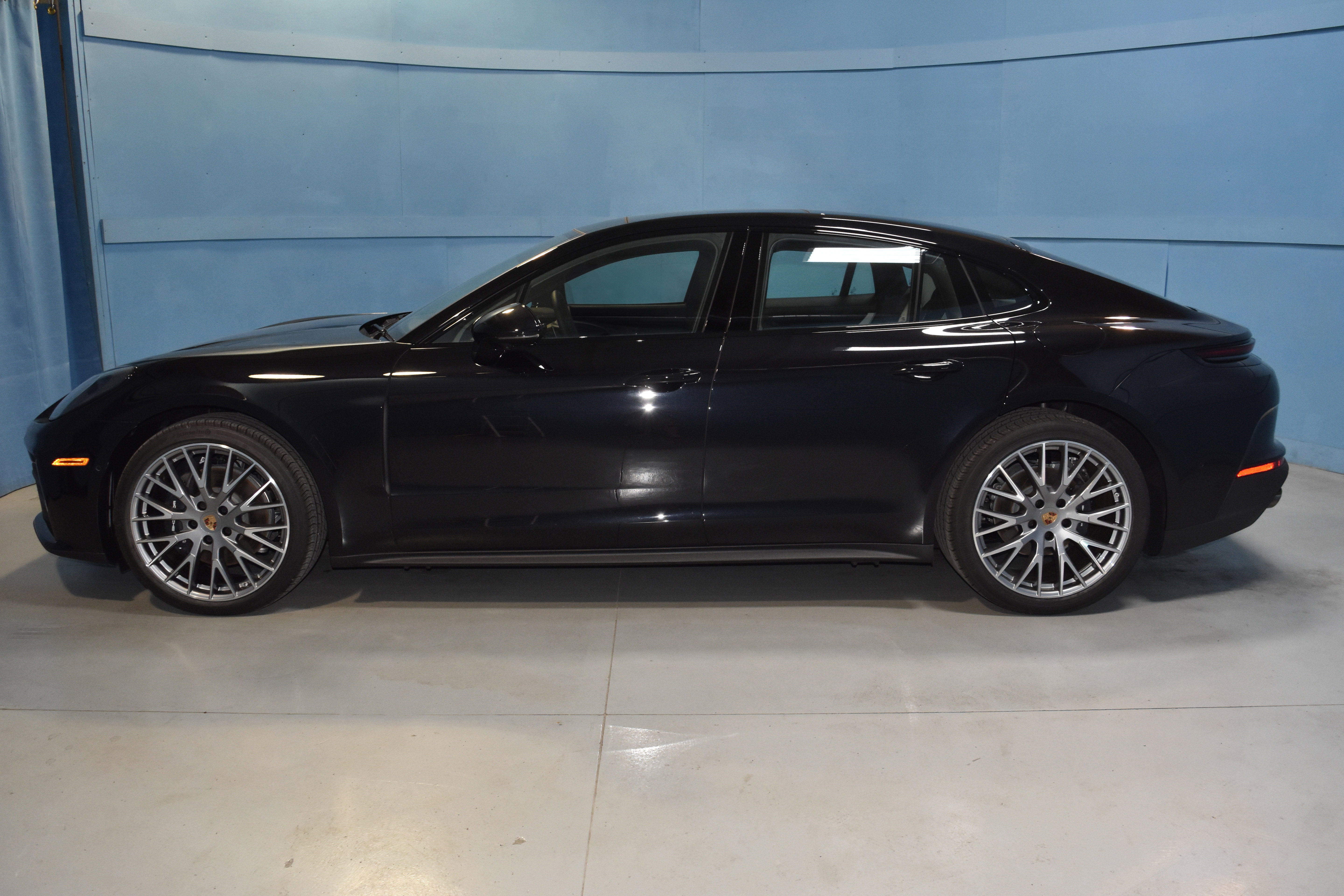 New 2025 Porsche Panamera 4 image 2