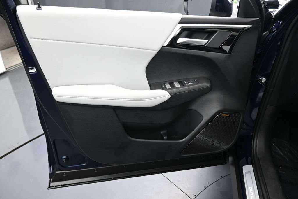 New 2026 Mitsubishi Outlander SE FWD image 14