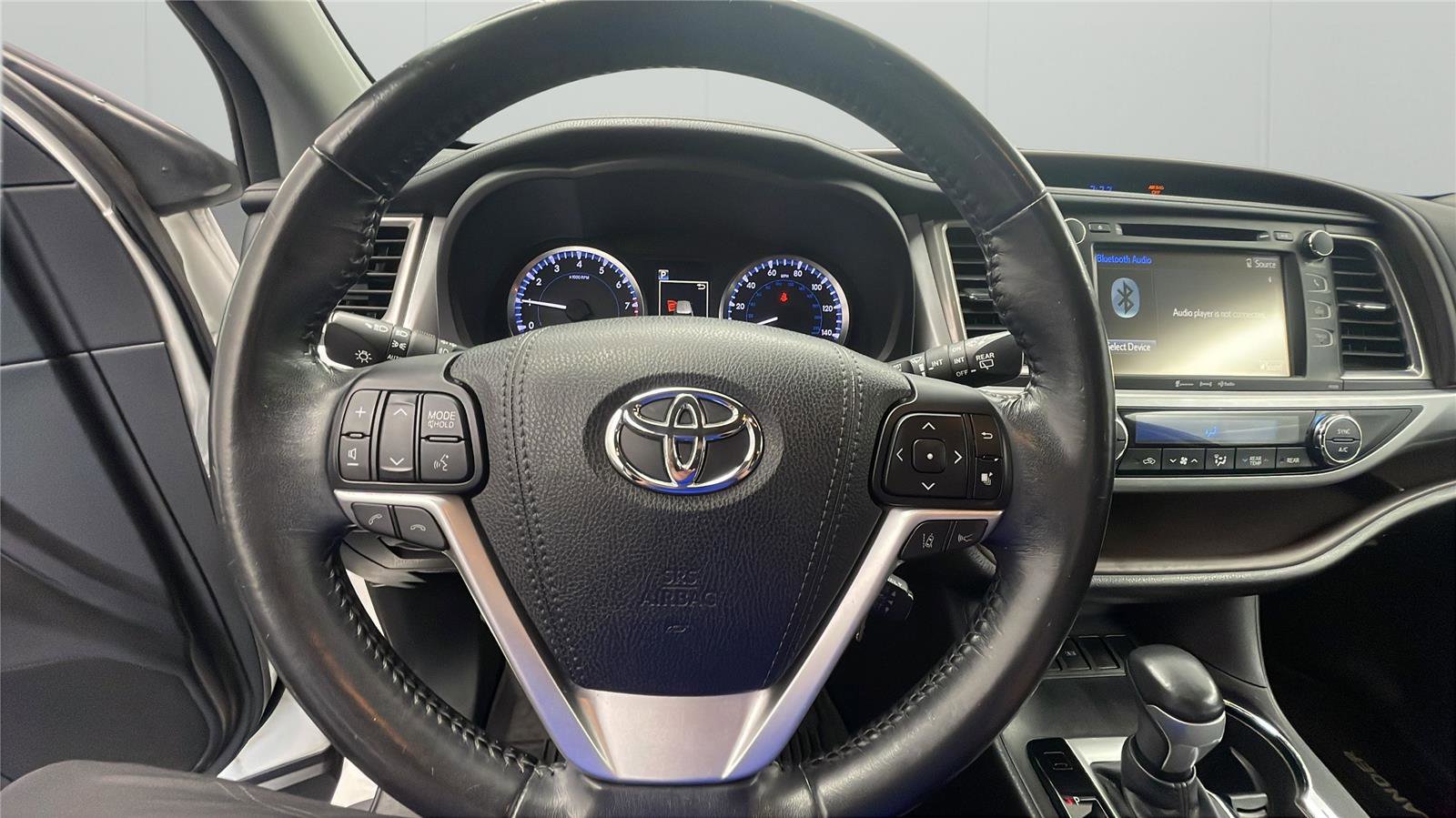 Used 2017 Toyota Highlander Plus FWD image 18