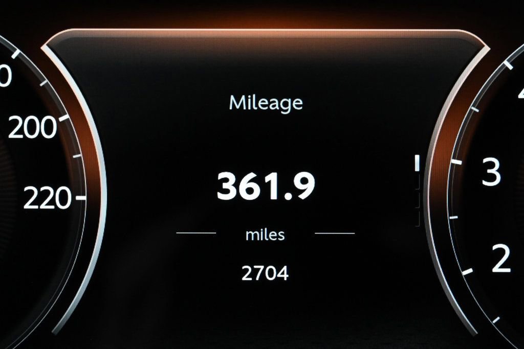 Used 2024 Aston Martin DB12 Coupe image 12