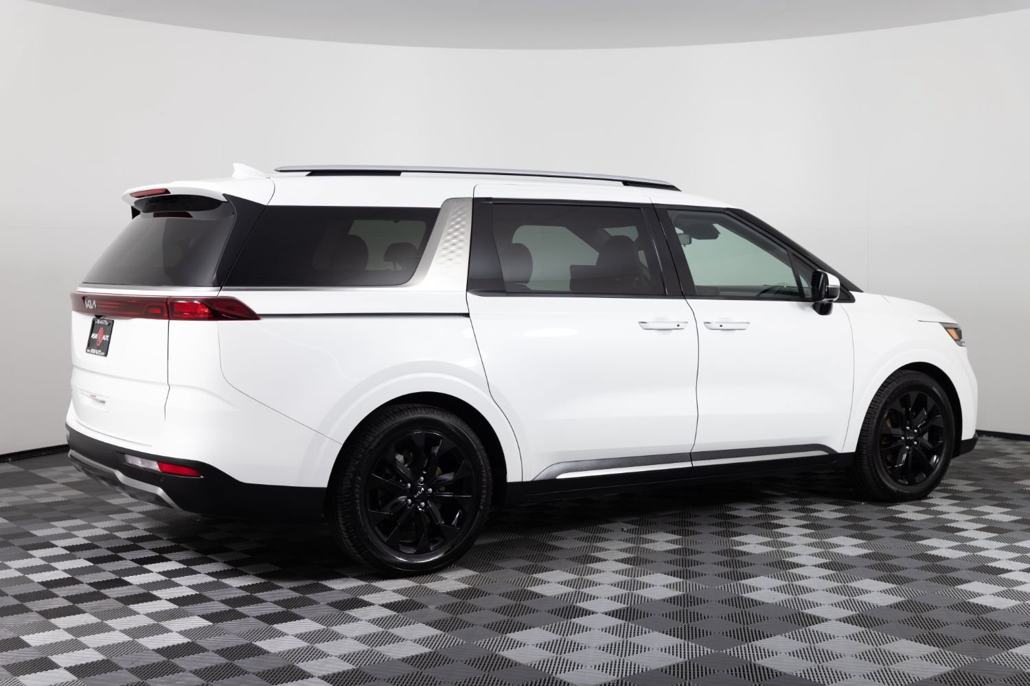 Used 2024 Kia Carnival SX FWD image 8