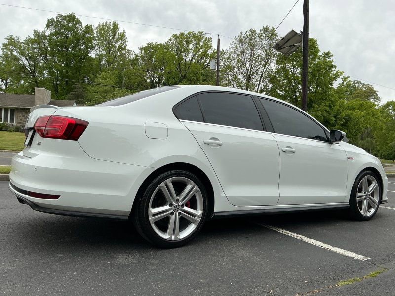 Used 2017 Volkswagen Jetta GLI FWD image 5