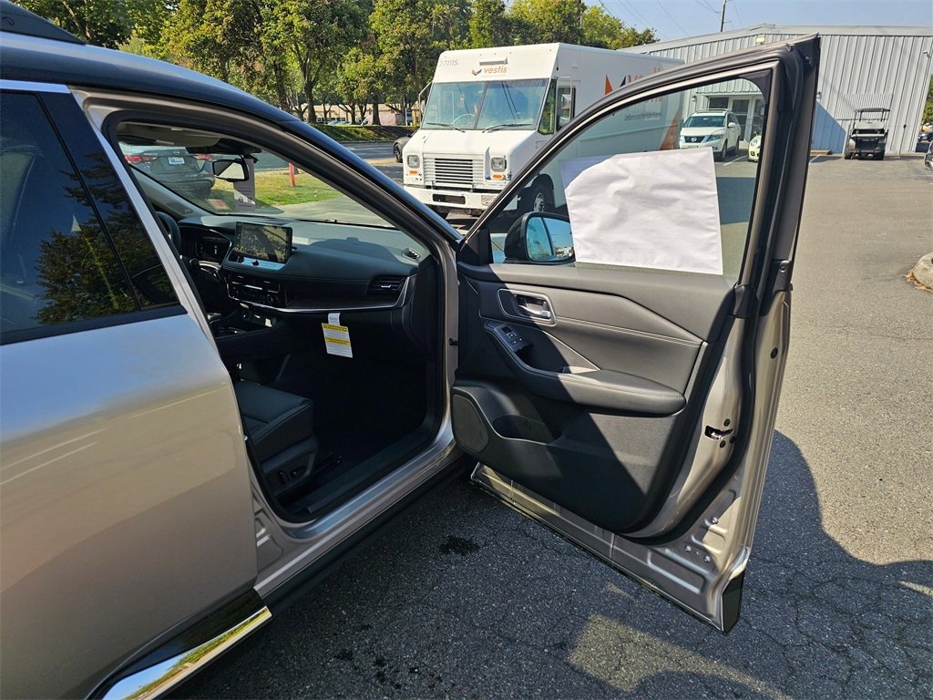 New 2026 Nissan Rogue Platinum image 27