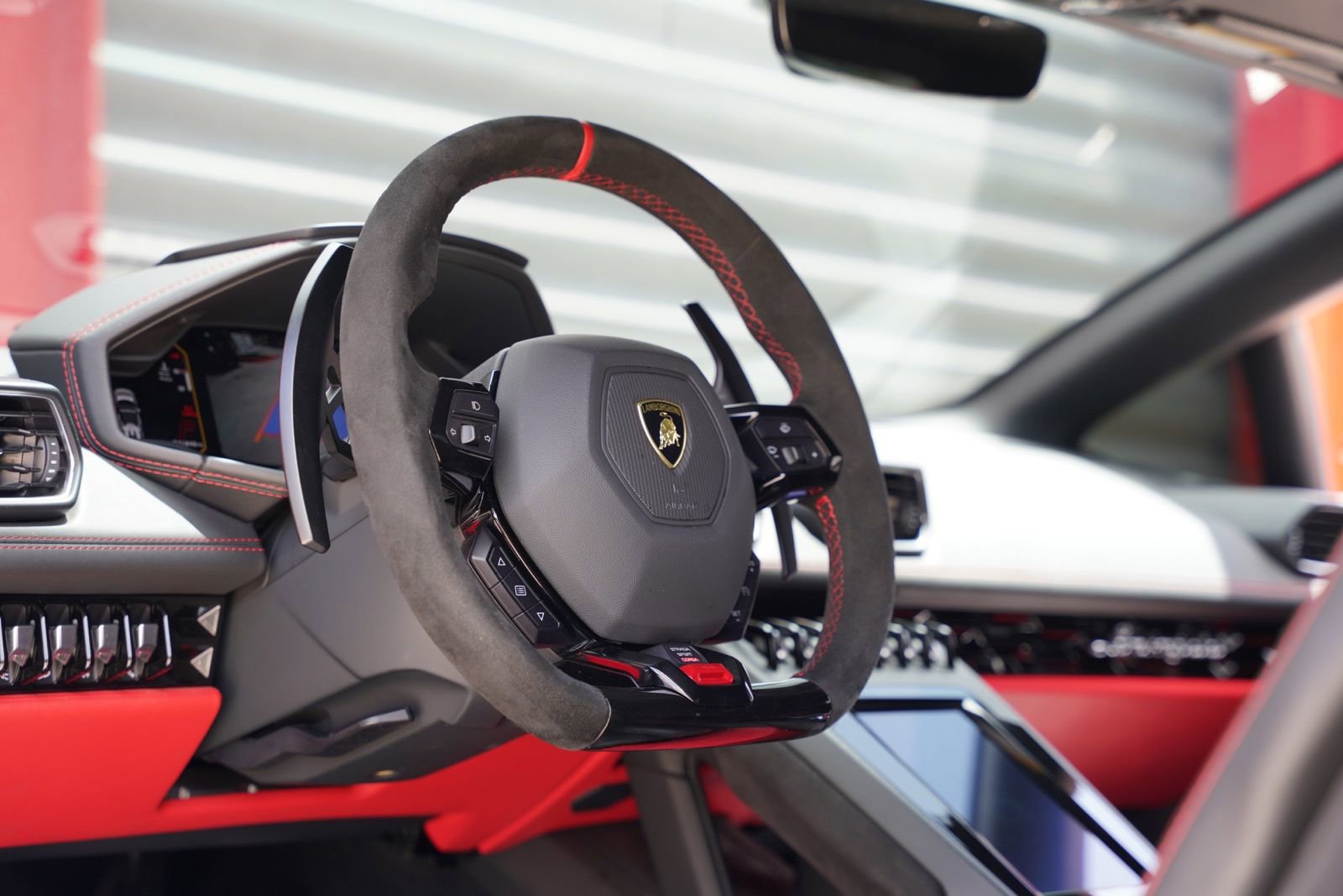 Used 2020 Lamborghini Huracan EVO image 19