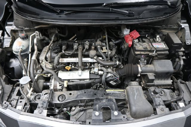 Used 2024 Nissan Versa SR FWD image 12