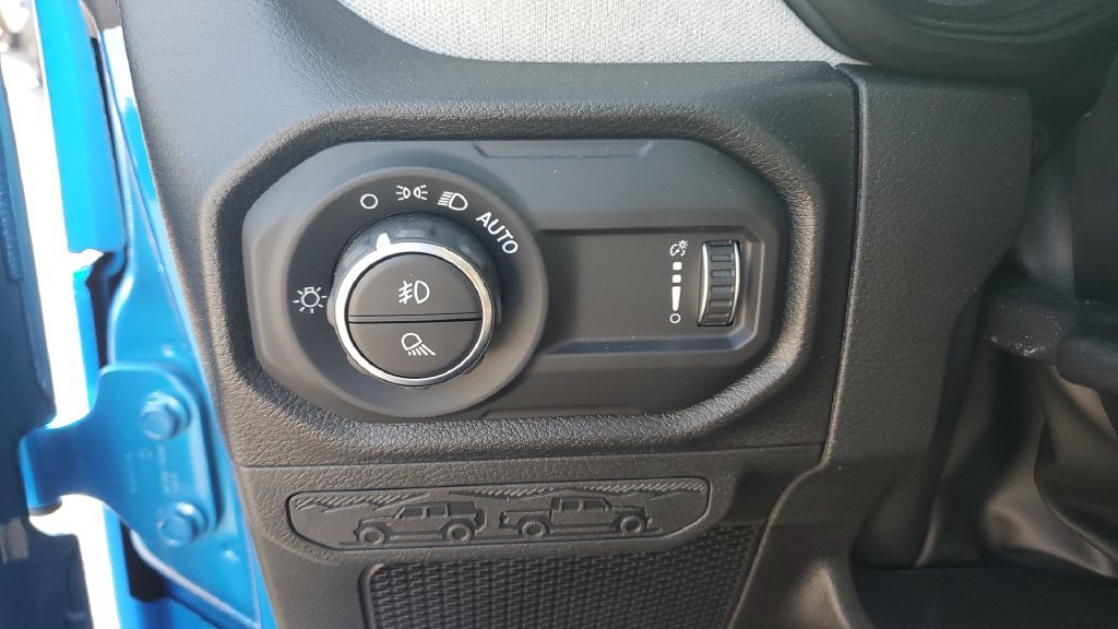 Used 2025 Jeep Gladiator Sport AWD/4WD image 22