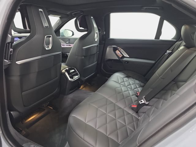 Used 2025 BMW 740i xDrive AWD/4WD image 10