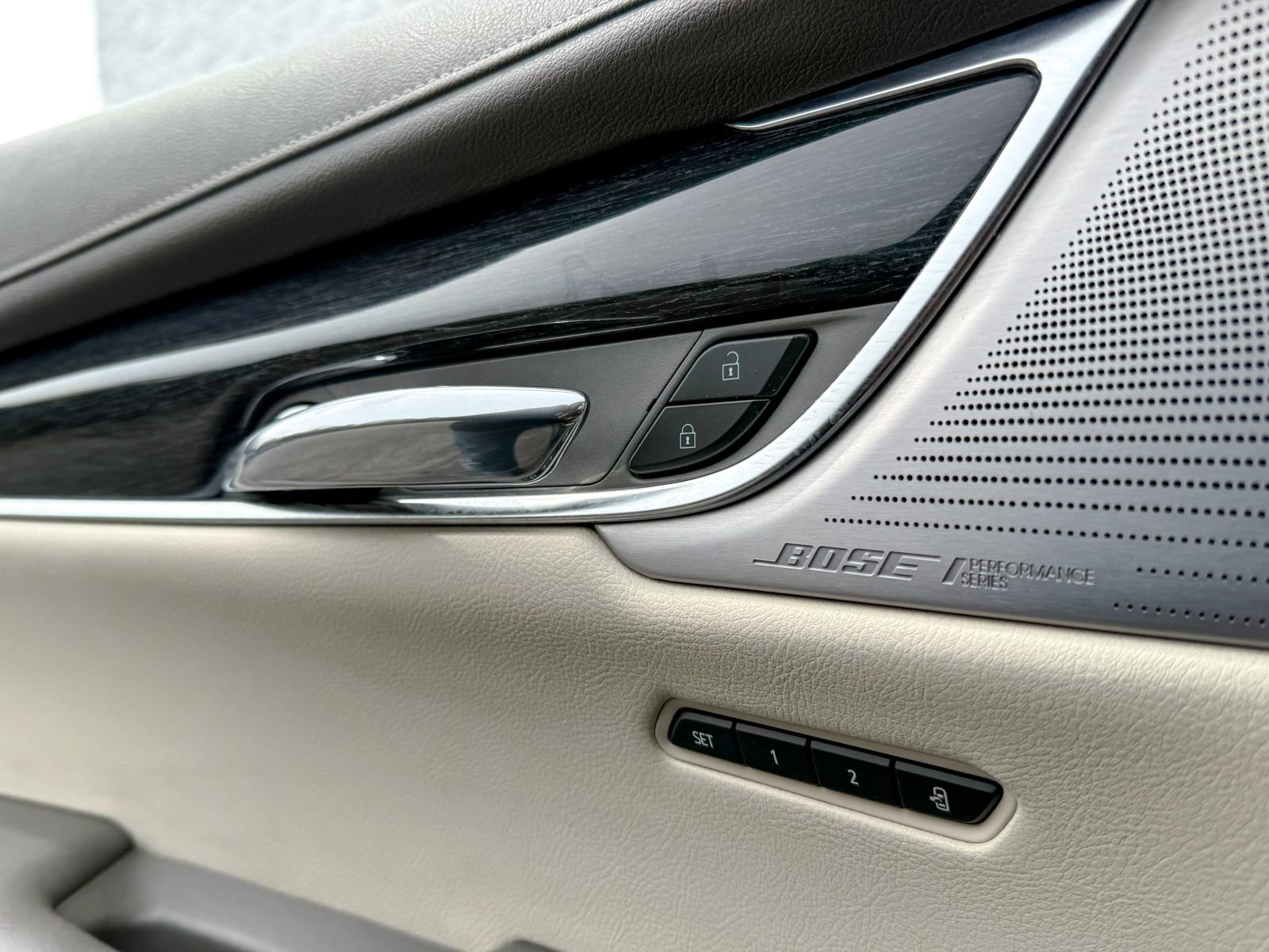 Certified 2022 Cadillac XT6 Premium Luxury image 19