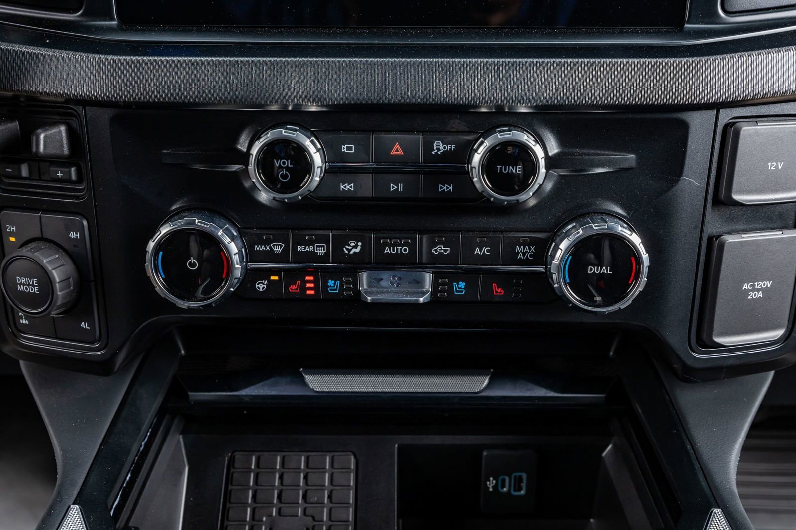 Used 2025 Ford F350 Platinum image 27