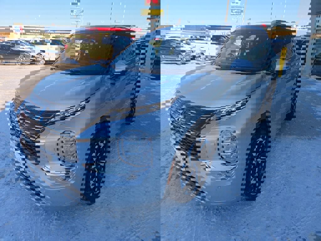 Used 2023 Mitsubishi Outlander SEL image 1