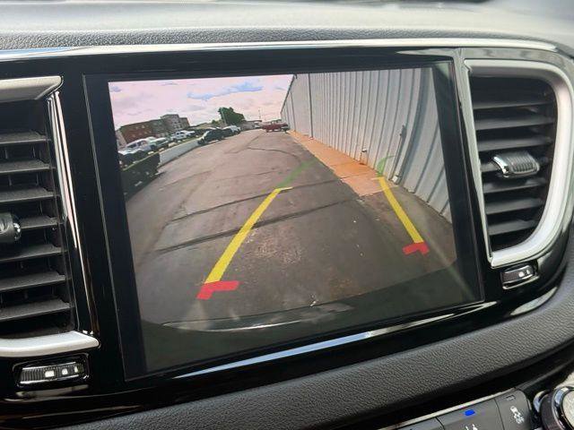 Used 2026 Chrysler Pacifica Select image 14