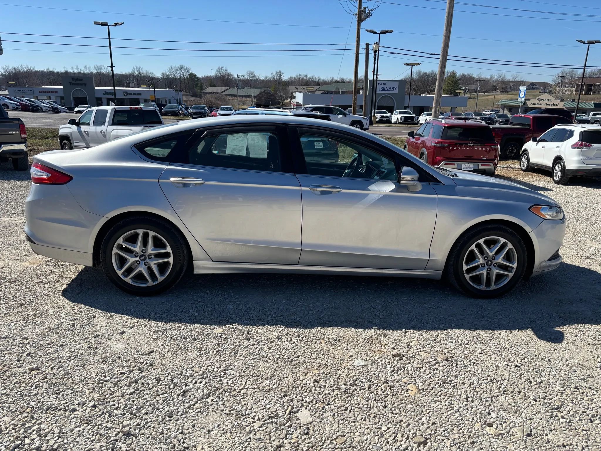 Used 2016 Ford Fusion SE image 6