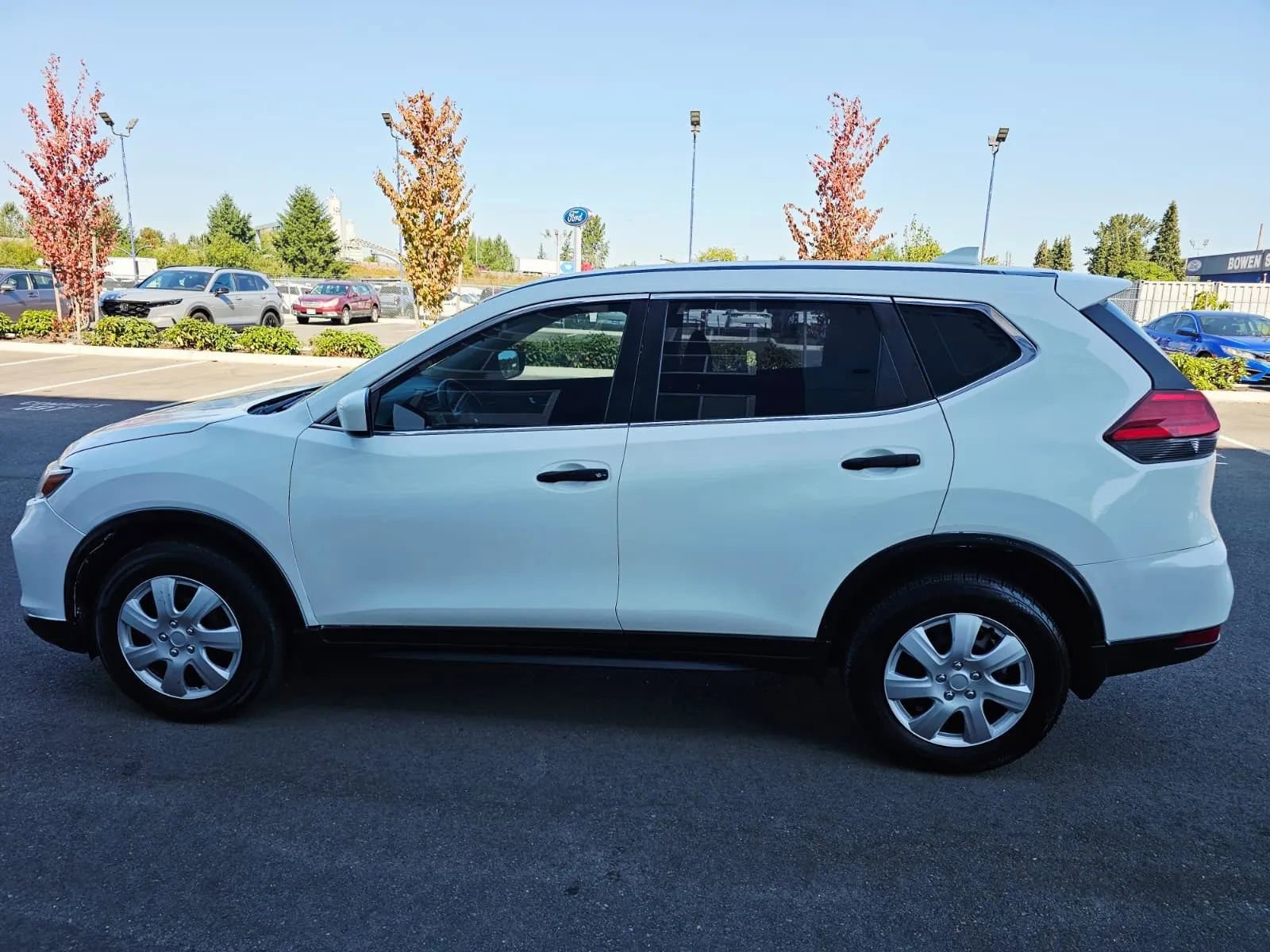 Used 2017 Nissan Rogue S image 2