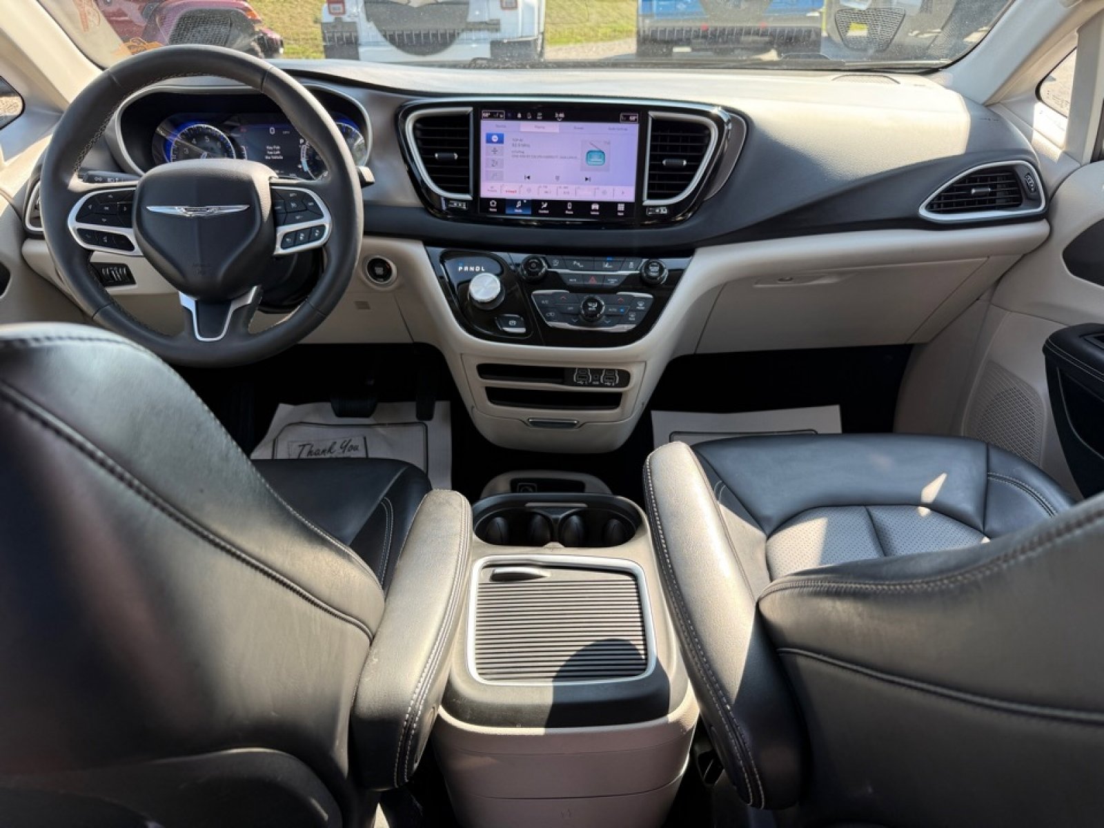 Used 2023 Chrysler Pacifica Touring-L image 26