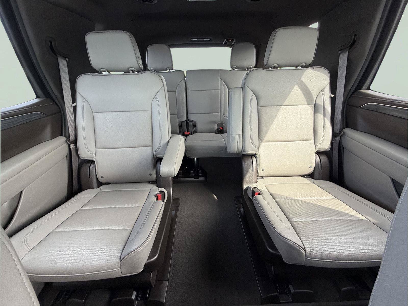 Used 2024 GMC Yukon SLT w/ SLT Luxury Package AWD/4WD image 24