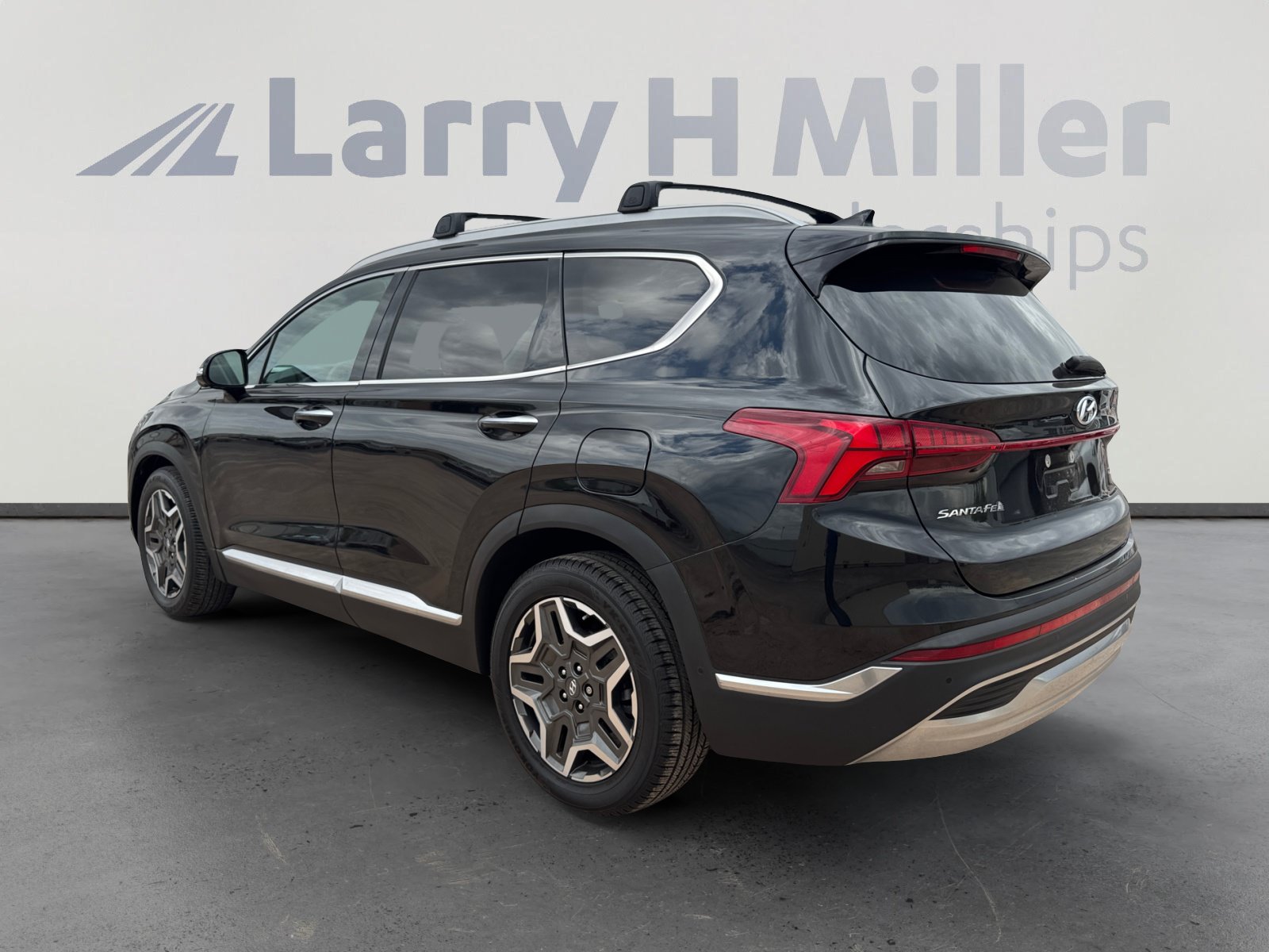Used 2021 Hyundai Santa Fe Limited w/ Cargo Package FWD image 3