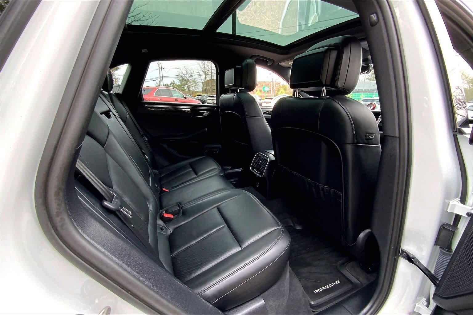 Used 2021 Porsche Macan GTS AWD/4WD image 18