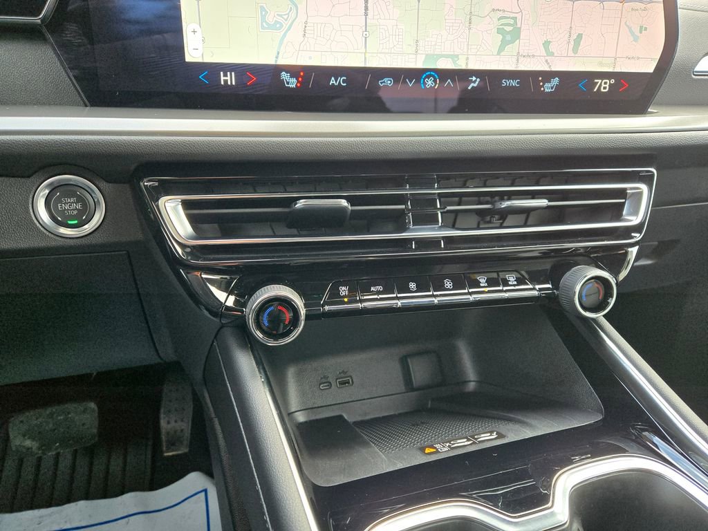 Used 2025 Chevrolet Traverse LT image 23