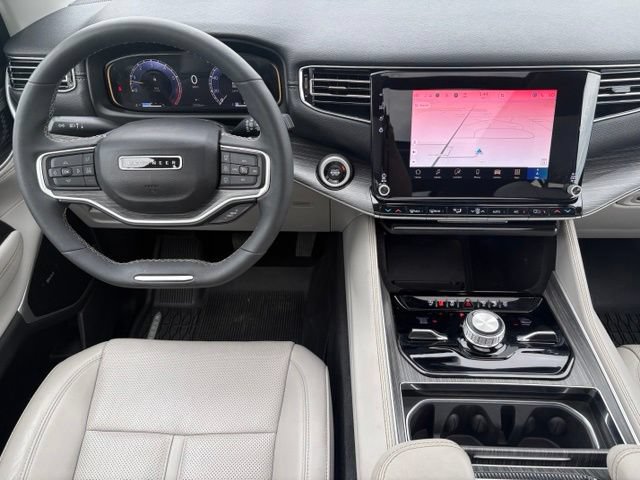 Used 2024 Jeep Wagoneer L Series III w/ Premium Group I AWD/4WD image 3