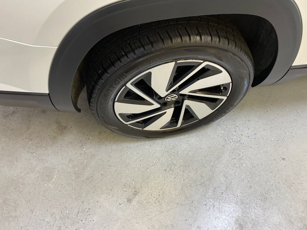 Used 2025 Volkswagen Atlas SE FWD image 13