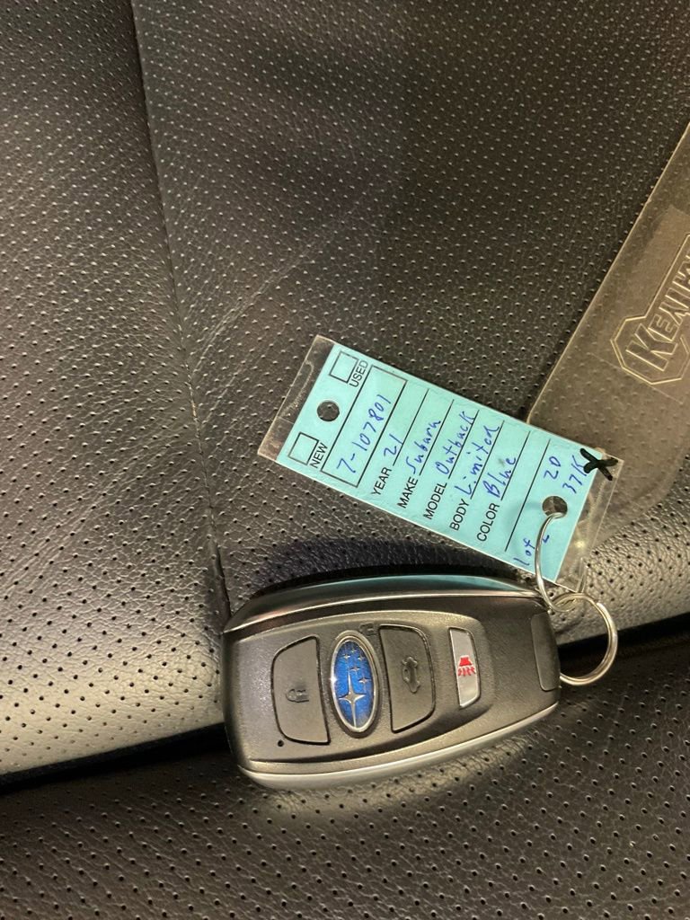 Used 2021 Subaru Outback Limited image 33