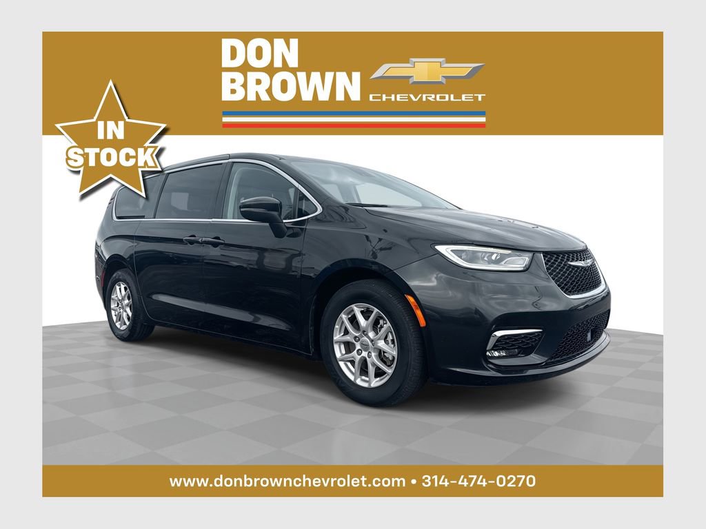 Used 2023 Chrysler Pacifica Touring-L FWD image 1