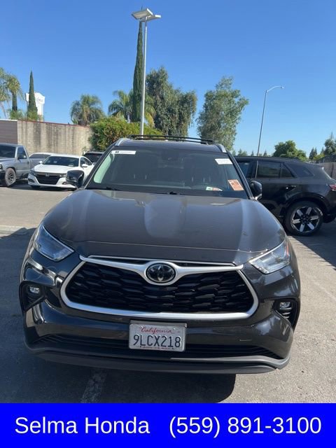 Used 2024 Toyota Highlander XLE AWD/4WD image 4