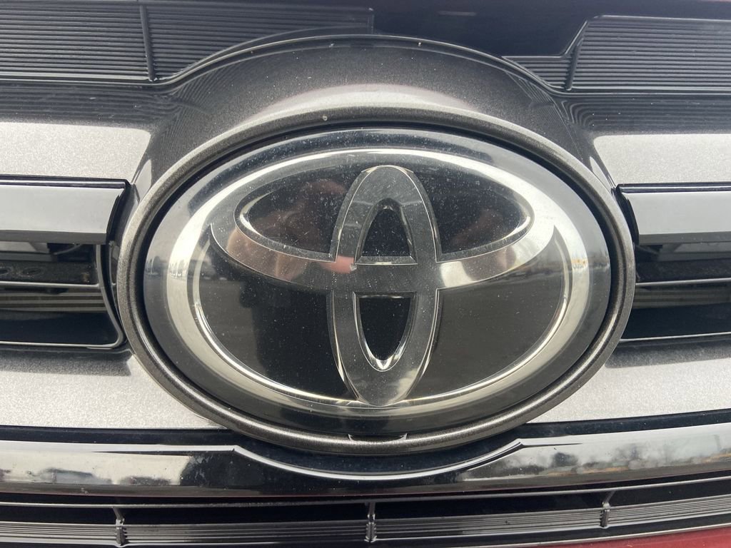 Used 2018 Toyota Highlander SE w/ Protection Package #3 image 31