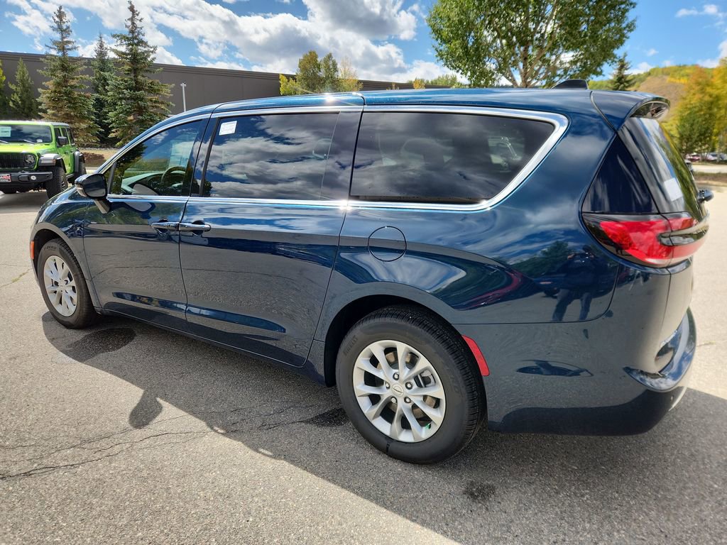 New 2025 Chrysler Pacifica Select w/ Uconnect Theater Family Group image 3