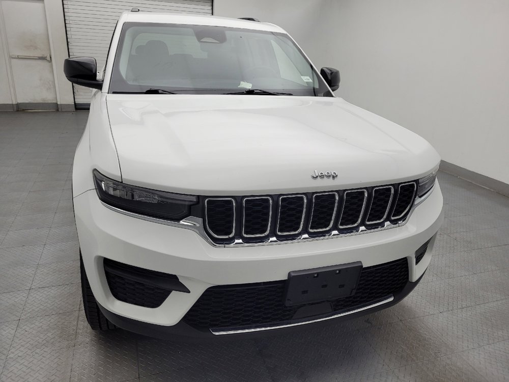 Used 2023 Jeep Grand Cherokee Laredo AWD/4WD image 14
