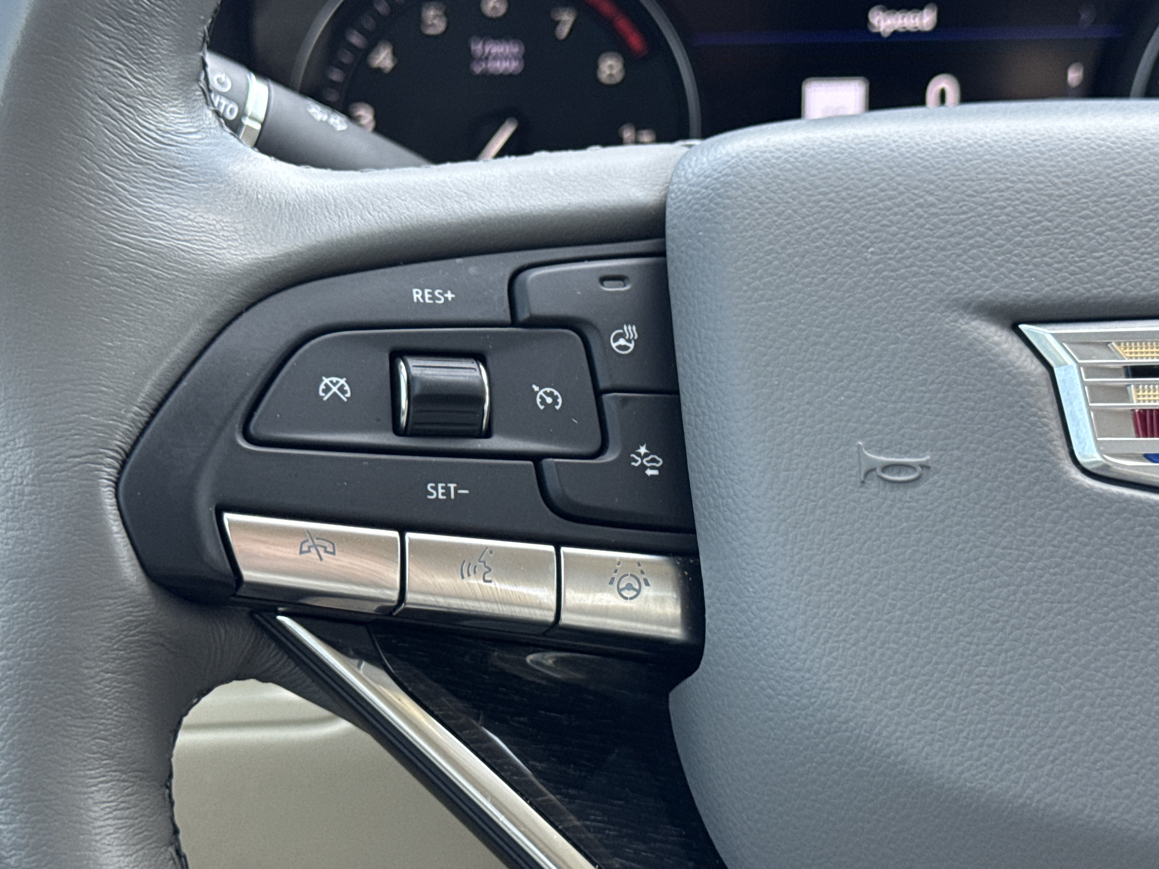 Used 2022 Cadillac XT6 Premium Luxury w/ Technology Package AWD/4WD image 4