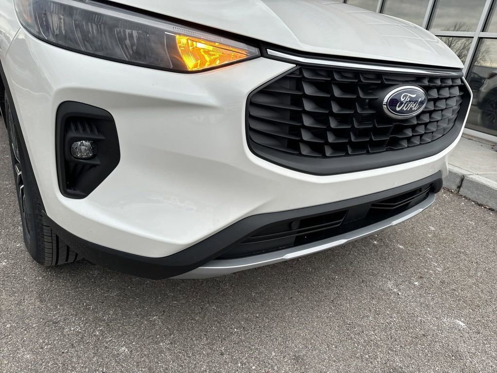 New 2025 Ford Escape SE image 9