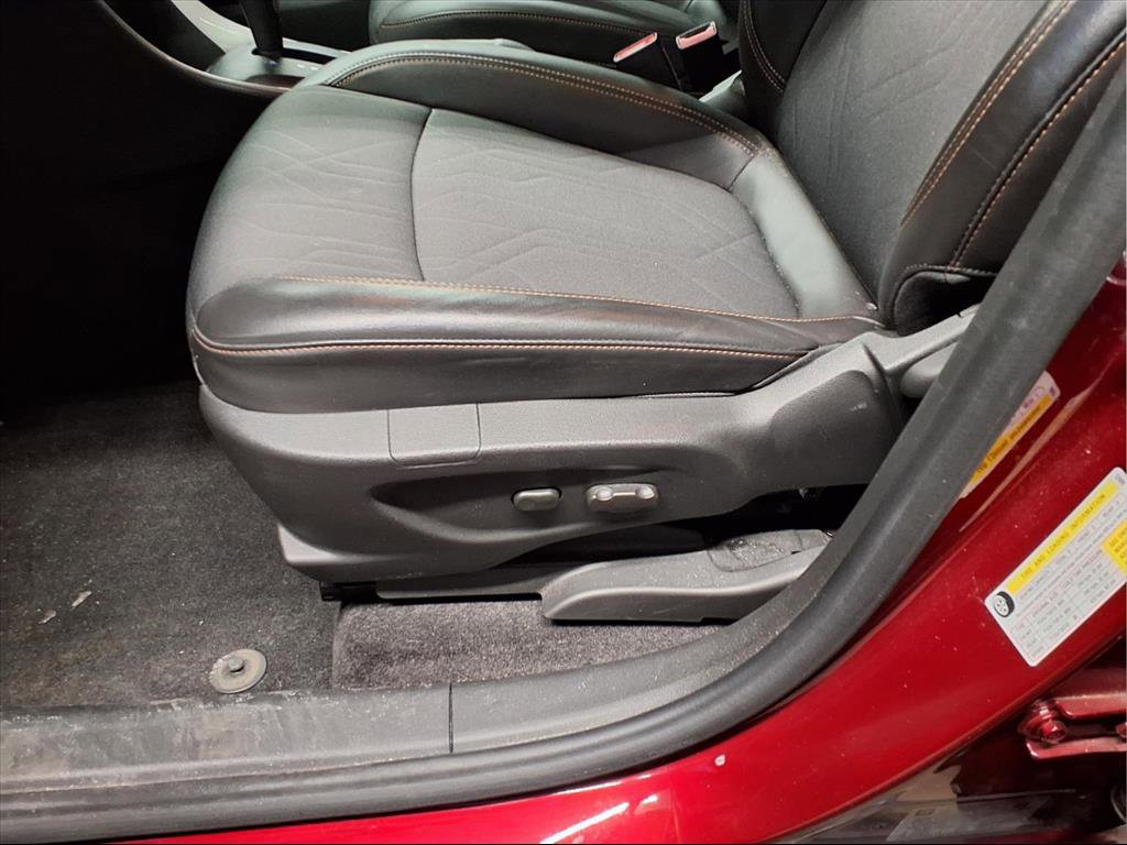 Used 2022 Chevrolet Trax LT w/ LT Convenience Package image 8