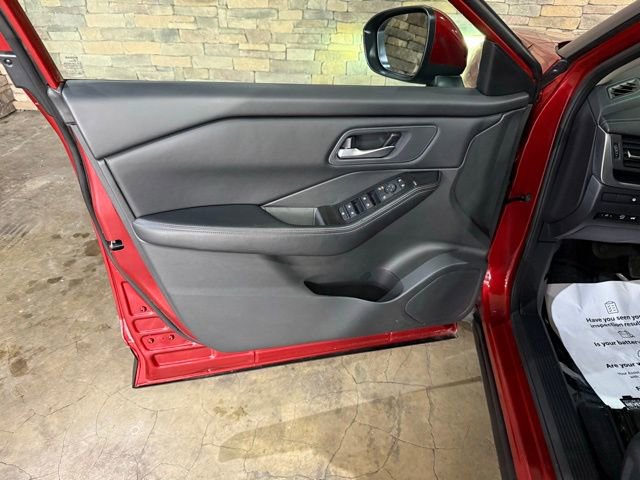 Certified 2025 Nissan Rogue SV image 8