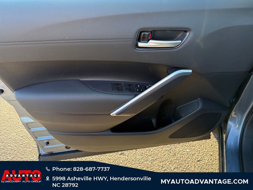 Used 2023 Toyota Corolla Cross XLE w/ Convenience Package image 10