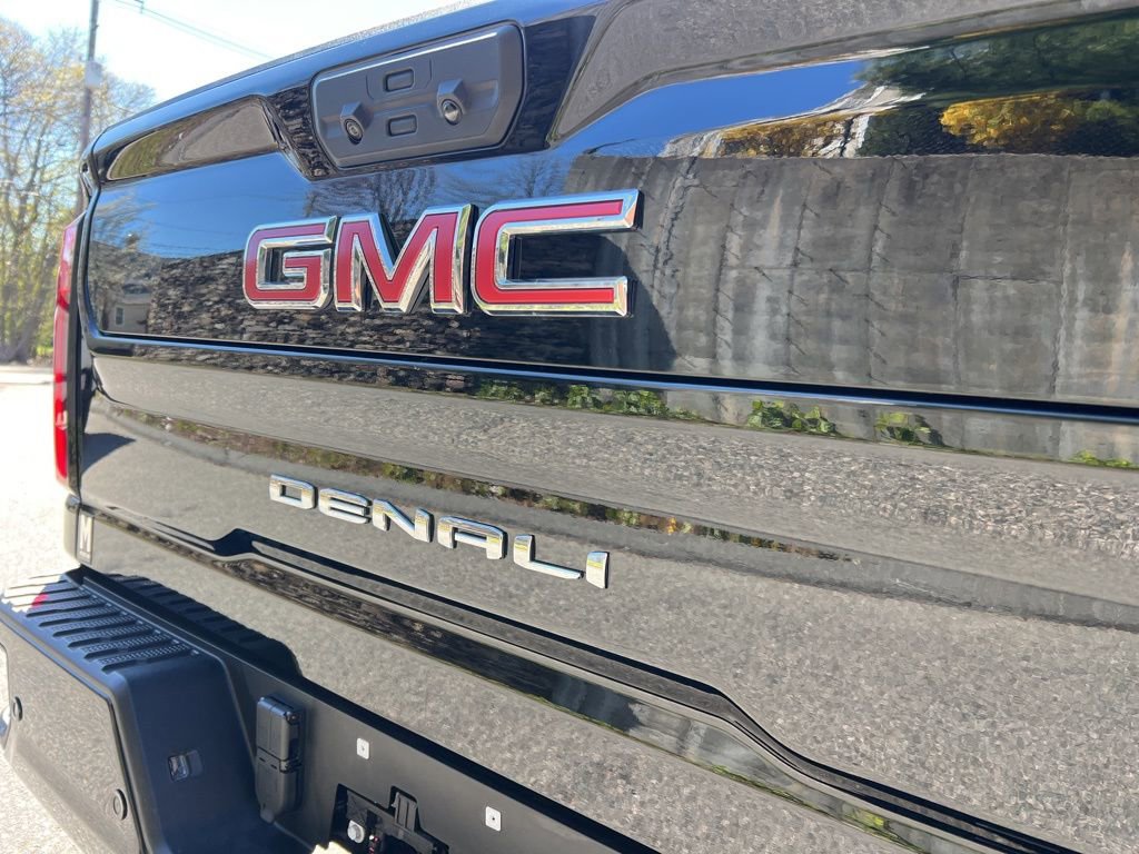 Used 2025 GMC Sierra 2500 Denali w/ Denali Reserve Package AWD/4WD image 11