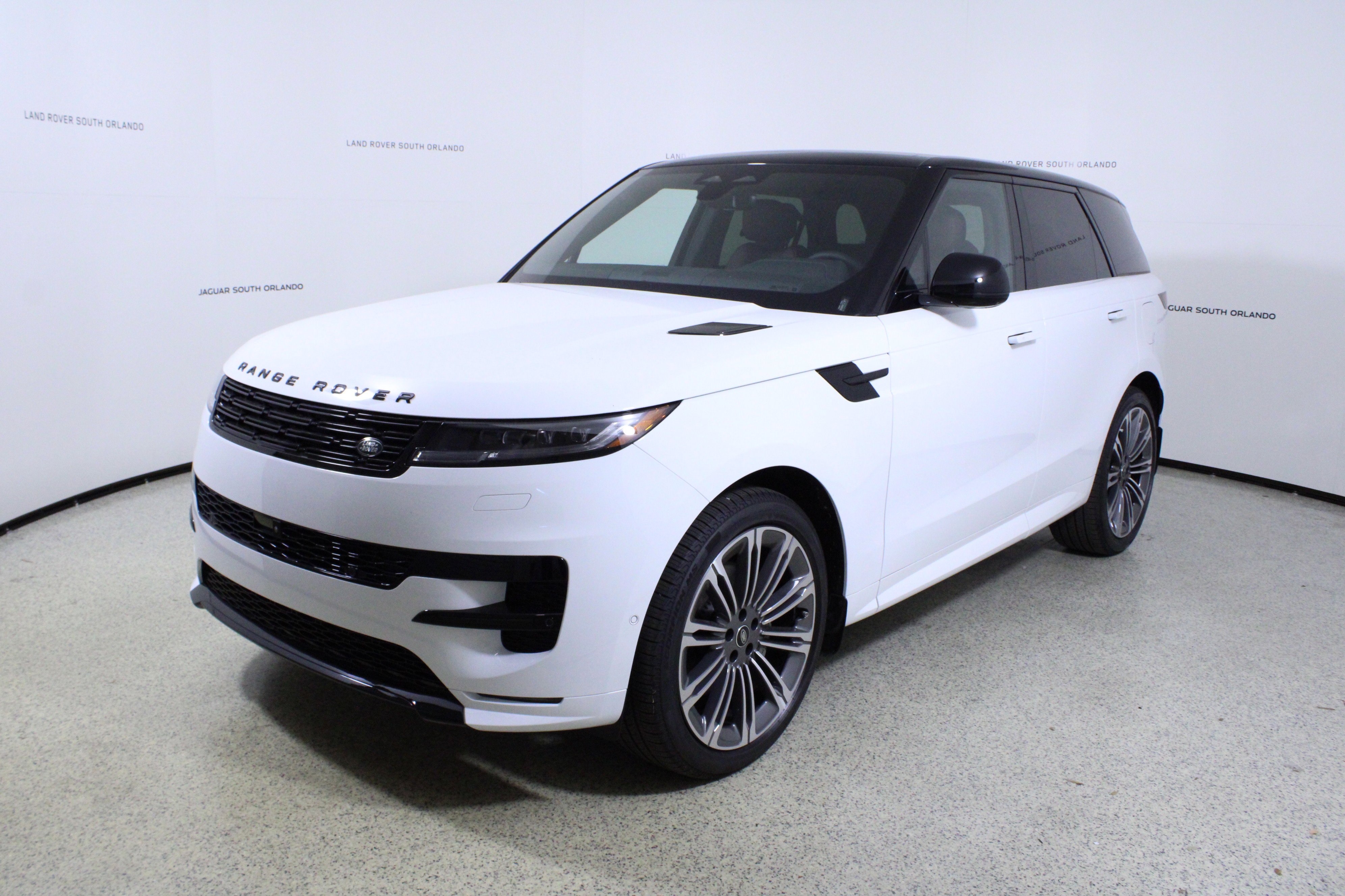 New 2025 Land Rover Range Rover Sport Dynamic SE AWD/4WD image 4