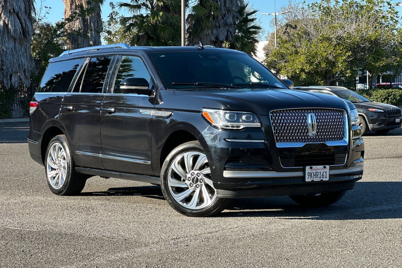 Used 2024 Lincoln Navigator Premiere AWD/4WD image 2