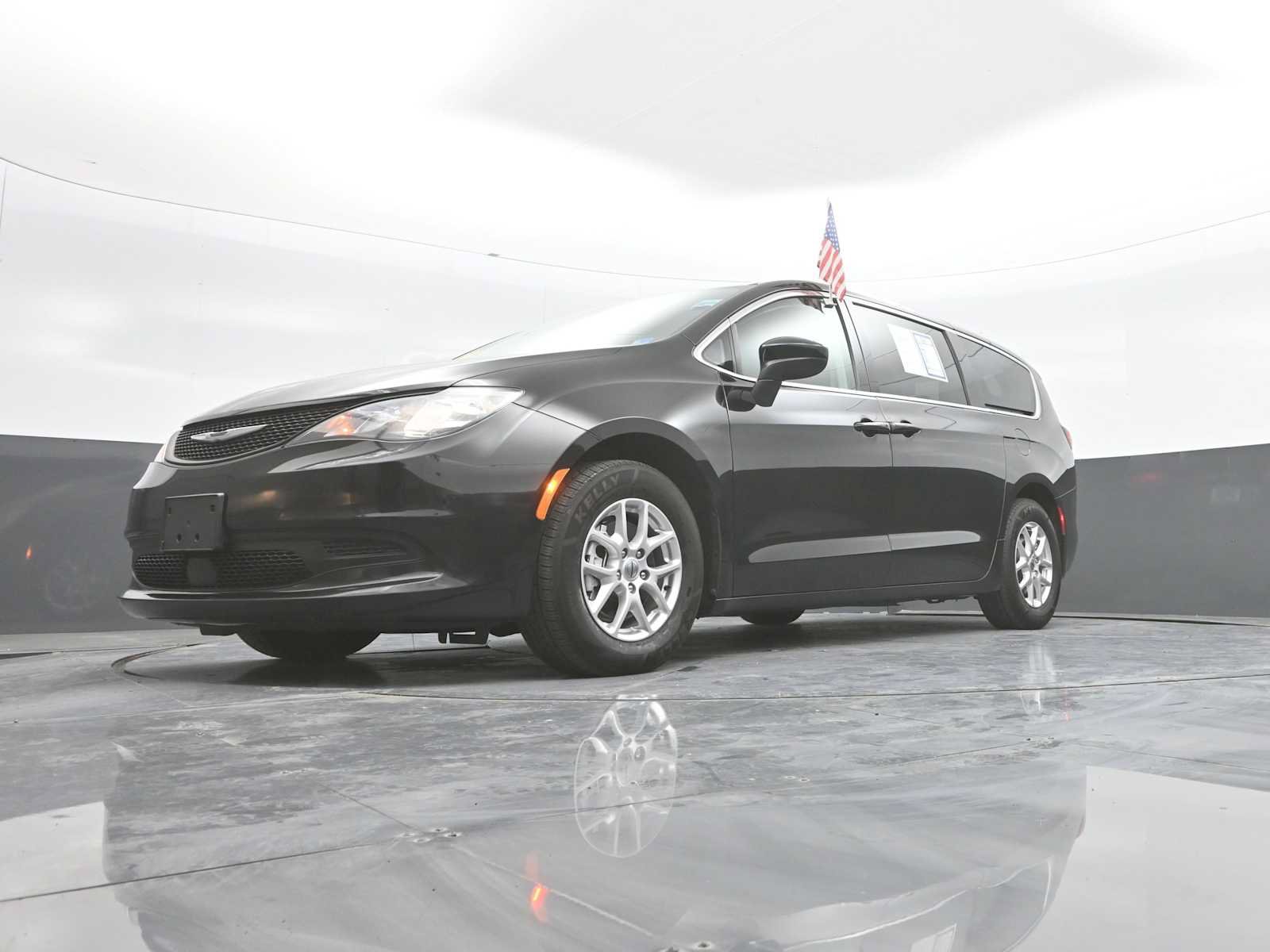Used 2024 Chrysler Voyager LX FWD image 38