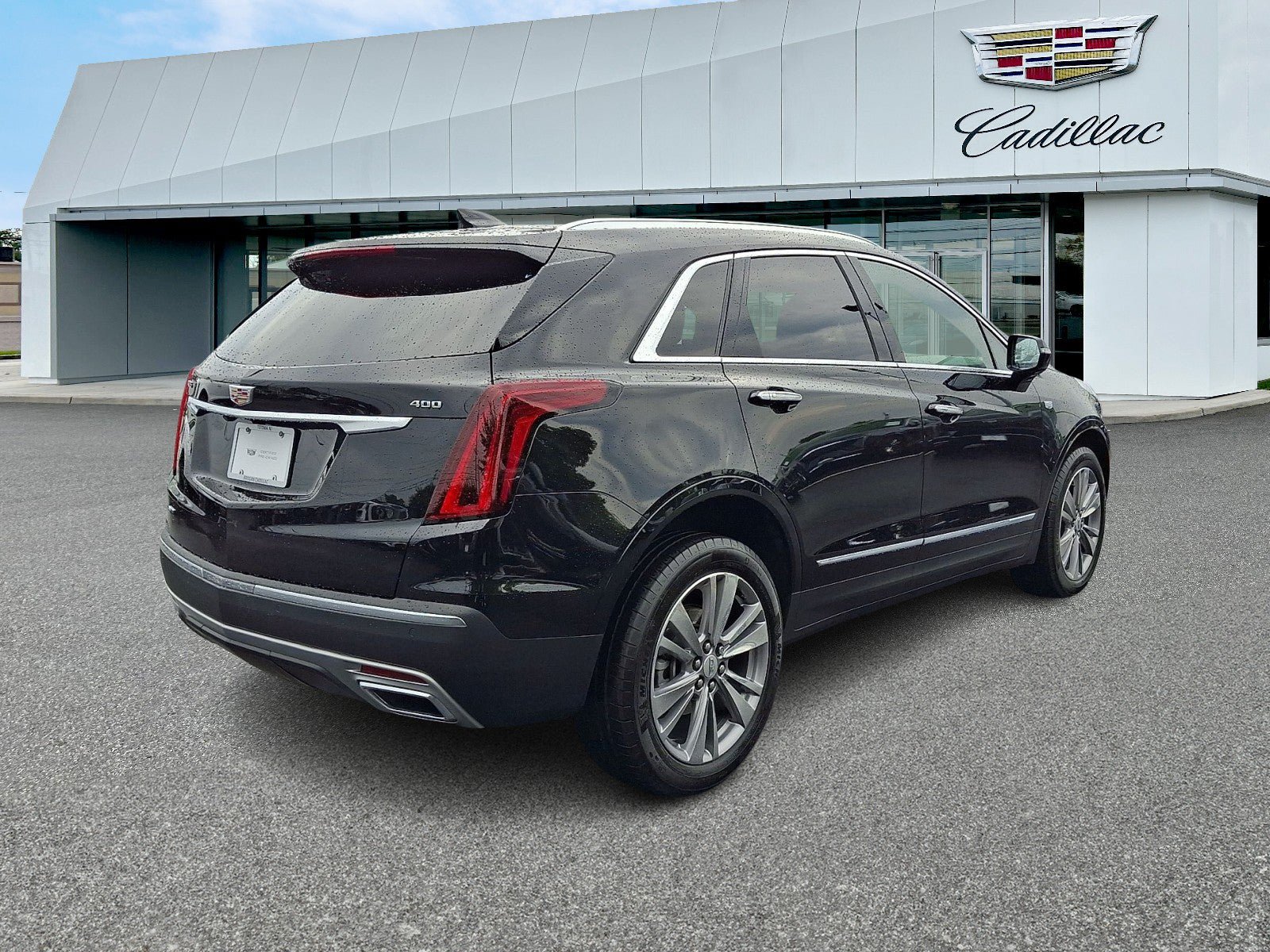 Certified 2024 Cadillac XT5 Premium Luxury w/ LPO, Floor Liner Package AWD/4WD image 5