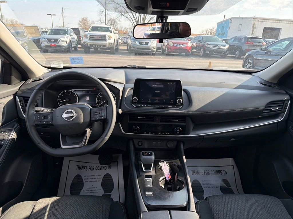 Used 2025 Nissan Rogue SV image 14