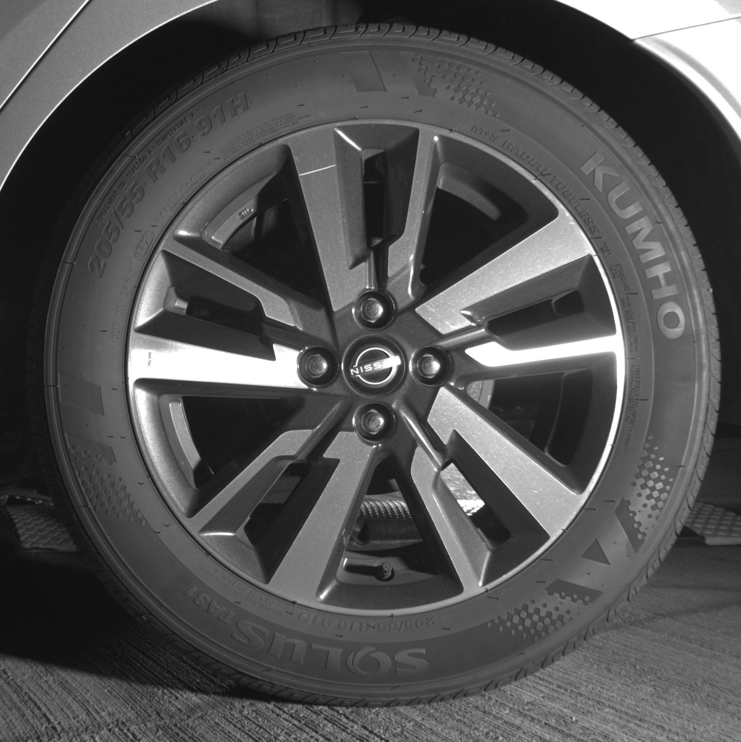 Used 2025 Nissan Versa SV image 14