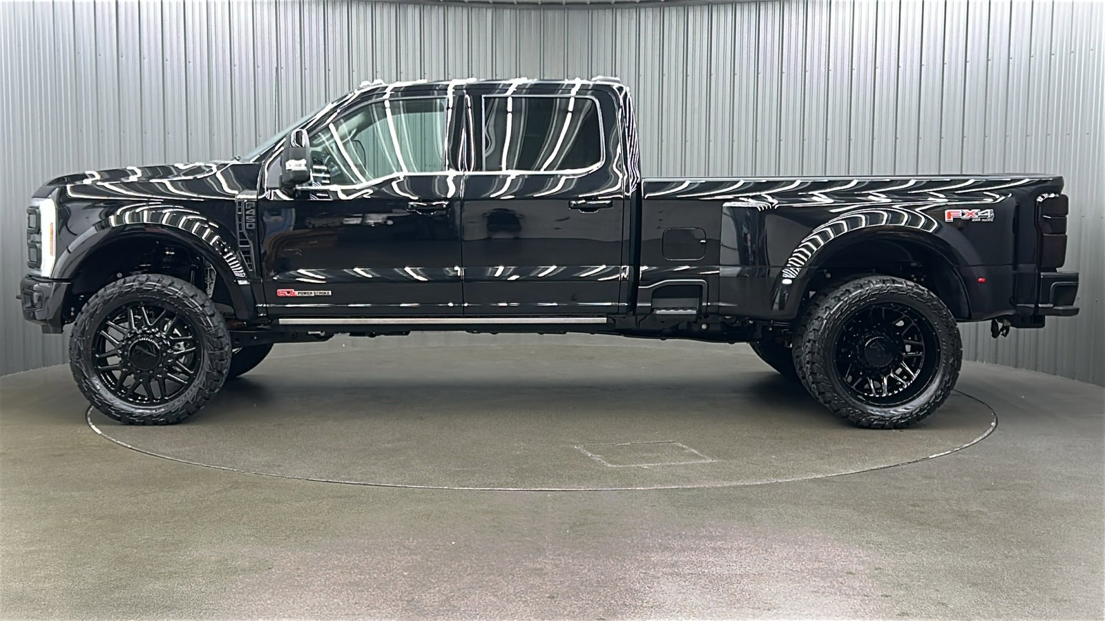 Used 2025 Ford F450 Platinum w/ Platinum Plus Package image 2
