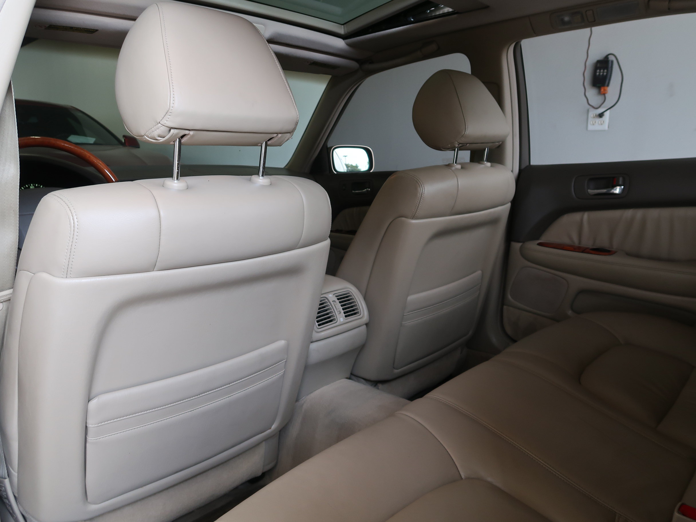 Used 2000 Lexus LS 400 RWD image 33