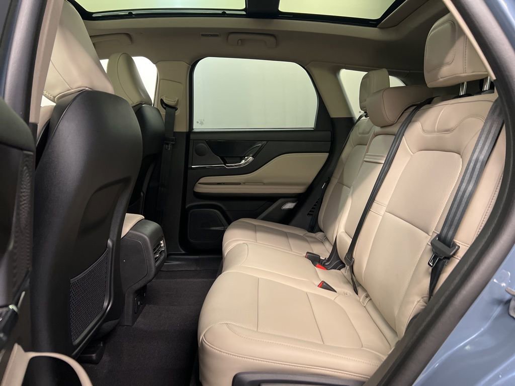 Used 2026 Lincoln Corsair Premiere image 32