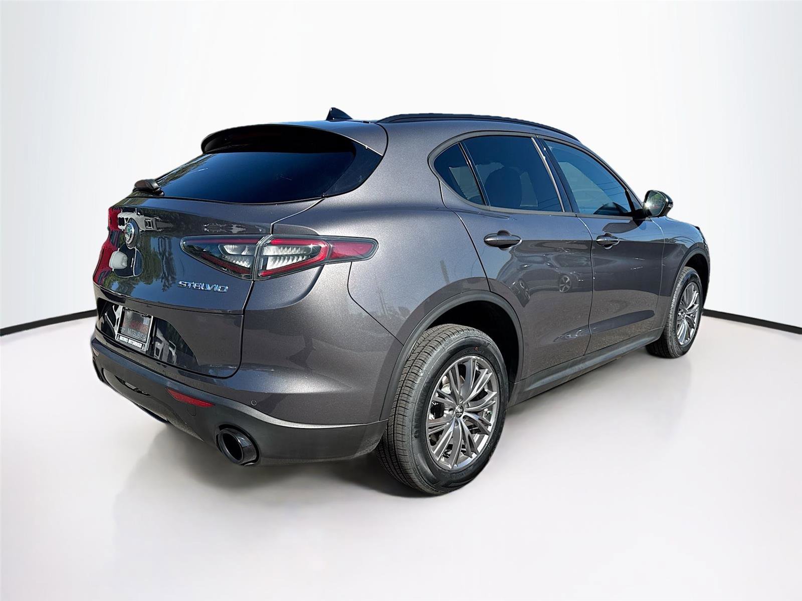Used 2024 Alfa Romeo Stelvio Sprint image 7